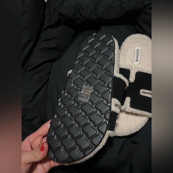 Sherpa Slippers - Picture 6 of 11